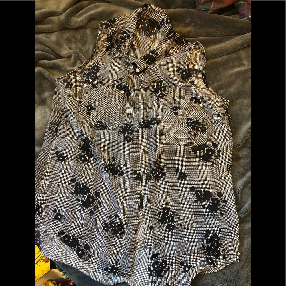 Summer button-down sleeveless shirt